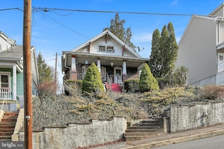 32 S Jackson St, Pottsville, PA 17901