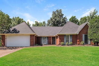 8859 Raspberry Ln, Cordova, TN 38016