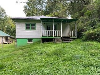 125 Valley St, Clendenin, WV 25045