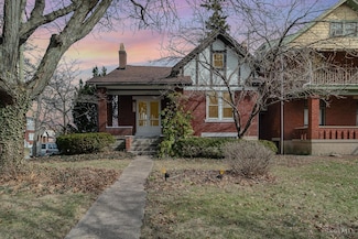 1074 Overlook Ave, Cincinnati, OH 45238