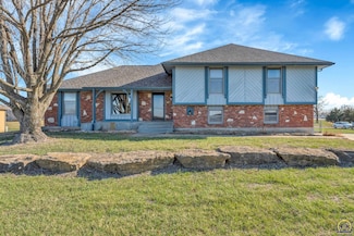 8417 SW 21st St, Topeka, KS 66615