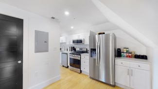 659 South St Unit 3, Waltham, MA 02453