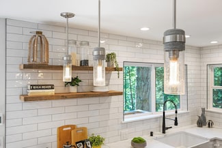 14150 Fern Rd, Guerneville, CA 95446