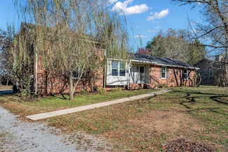 1065 Lakeland Dr, Gallatin, TN 37066