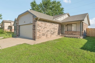 6806 W O'Neil St, Wichita, KS 67212