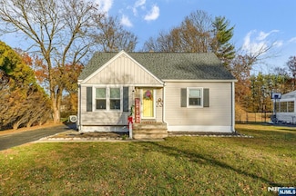 207 Garden Rd, Pompton Lakes, NJ 07442