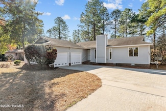 6301 Gondolier Dr, New Bern, NC 28560