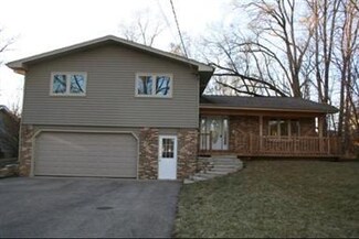 225 S Shore Dr, Island Lake, IL 60042