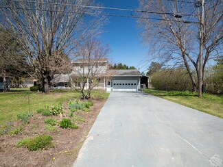 12 Maple Dr, Castleton On Hudson, NY 12033