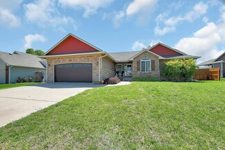 131 E Creekstone St, Mulvane, KS 67110
