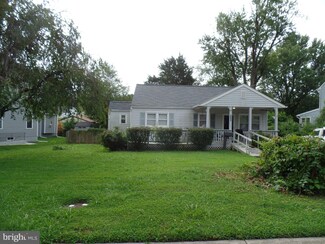 1935 Burfoot St, Falls Church, VA 22043