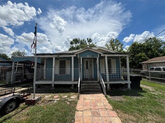 6404 Force St, Houston, TX 77020