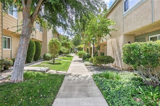 8341 Grenoble St Unit 18, Sunland, CA 91040