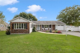 331 3rd Beach Rd, Middletown, RI 02842