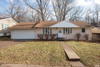 925 Cimarron Dr, Davenport, IA 52804