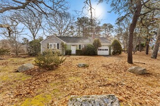 15 Hillside Dr, South Dennis, MA 02660