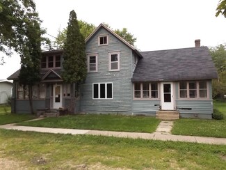 107 S 4th St, Avoca, WI 53506