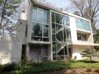 3470 Riverside Dr, Saugatuck, MI 49453