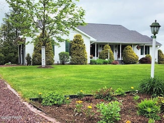 163 Wagner Blvd, Greenfield Township, PA 18407