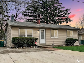 35381 Dern Dr, Rockwood, MI 48173