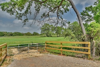 7664 Fm 141, Dime Box, TX 77853
