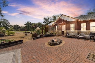 83 Chandler Rd, Huntsville, TX 77320