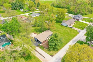 19 Ruth Ann Dr, Godfrey, IL 62035