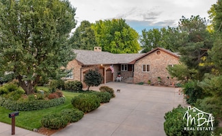1714 E Crestway Dr, Garden City, KS 67846