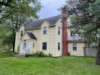 228 N Riverside Dr, Ames, IA 50010