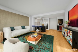 350 W 42nd St Unit 43F, New York, NY 10036