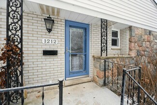 1212 Naples Ct, Ann Arbor, MI 48103