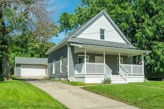 611 W 2nd St S, Newton, IA 50208