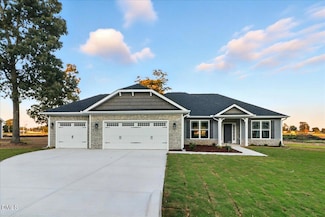 102 Brighton St, La Grange, NC 28551