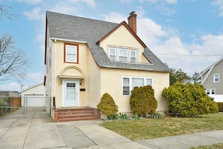 8 Lewis St Unit 2, Hicksville, NY 11801