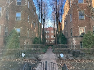221 N Oak Park Ave Unit 3W, Oak Park, IL 60302