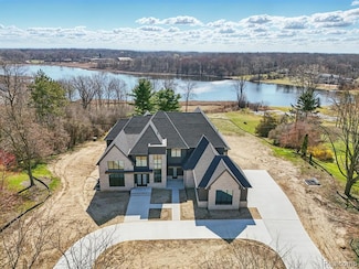 3281 Chickering Ln, Bloomfield Hills, MI 48302