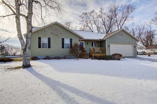 156 W Dodge St, Wyocena, WI 53969