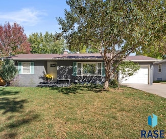 804 S Bahnson Ave, Sioux Falls, SD 57103