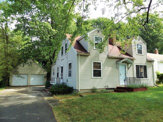 1142 Lilac Ave, East Lansing, MI 48823