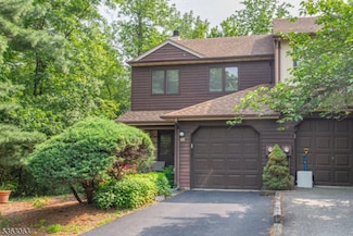 39 Patriots Rd, Morris Plains, NJ 07950