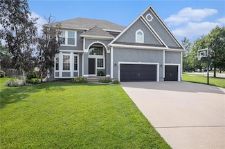 5722 Payne St, Shawnee, KS 66226