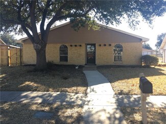 2014 Chatsworth Rd, Carrollton, TX 75007