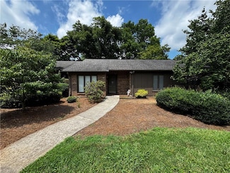 104 Breckindale Cir, Winston Salem, NC 27104