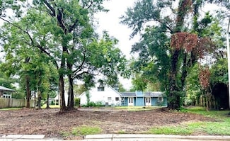2 Whispering Oaks Dr, River Ridge, LA 70123