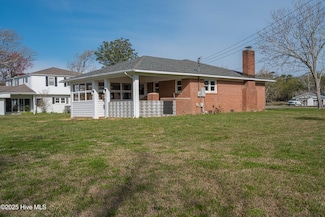 107 Cribbs Ln, Newport, NC 28570