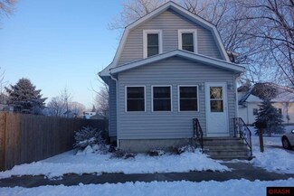 309 4th St SE, Waseca, MN 56093