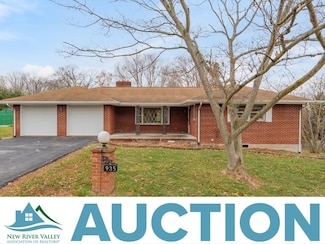 935 Hummingbird Dr, Christiansburg, VA 24073