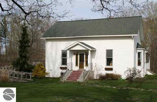 845 Michigan Ave, Benzonia, MI 49616