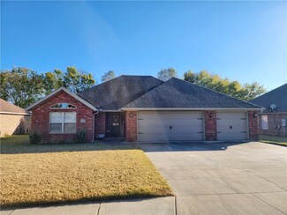 11095 Rosebay Ln, Prairie Grove, AR 72753