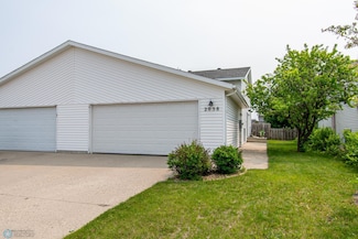 2058 52nd St S, Fargo, ND 58103
